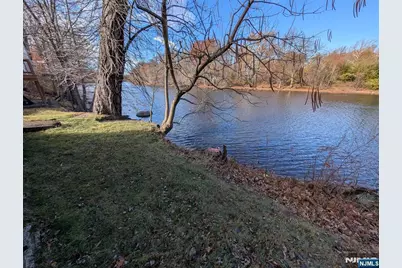 240 Woodcliff Avenue, Little Falls Township, NJ 07424 - Photo 11