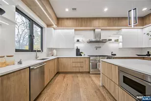 121 Circle Dr, Paramus, NJ 07652 - Photo 17