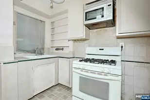 325 New Bridge Rd, Bergenfield, NJ 07621 - Photo 25