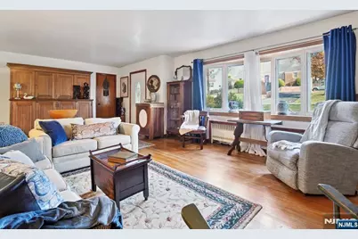 29 Sycamore Avenue, Livingston, NJ 07039 - Photo 5