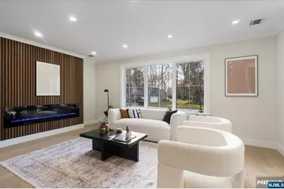 18 Clinton Place, Woodcliff Lake, NJ 07677 - Photo 5