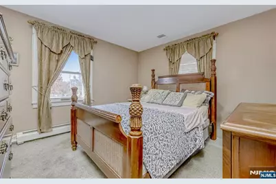 312 Rochelle Avenue, Rochelle Park Township, NJ 07662 - Photo 17
