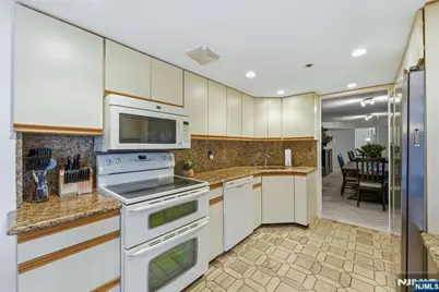 245 Prospect Avenue 3D #3D, Hackensack, NJ 07601 - Photo 17