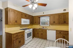 33 Chobot Ln, Elmwood Park, NJ 07407 - Photo 31