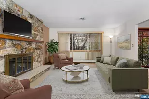 33 Chobot Ln, Elmwood Park, NJ 07407 - Photo 3