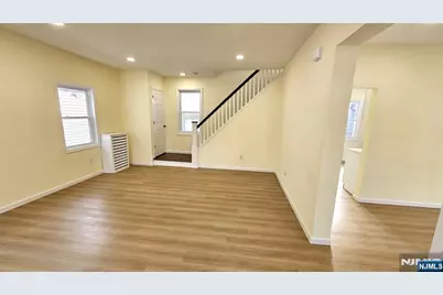 8 Tiffany Boulevard, Newark, NJ 07104 - Photo 5