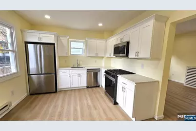 8 Tiffany Boulevard, Newark, NJ 07104 - Photo 9