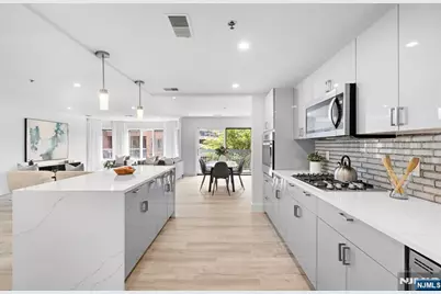 302 Smith Court, Edgewater, NJ 07020 - Photo 11