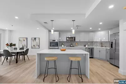 302 Smith Court, Edgewater, NJ 07020 - Photo 3