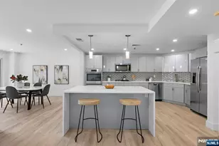 302 Smith Ct, Edgewater, NJ 07020 - Photo 3