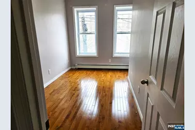 142 Side Avenue, Jersey City, NJ 07305 - Photo 7