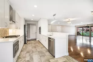 14A Riverview 14A, North Bergen, NJ 07047 - Photo 15