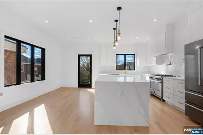 460 Greenmount Avenue, Cliffside Park, NJ 07010 - Photo 7