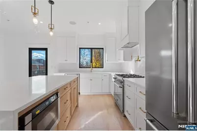 460 Greenmount Avenue, Cliffside Park, NJ 07010 - Photo 9