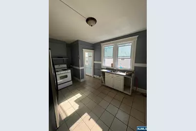 87 Montgomery Avenue, Irvington, NJ 07111 - Photo 23