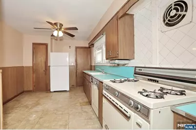 135 Linden Avenue, Dumont, NJ 07628 - Photo 17