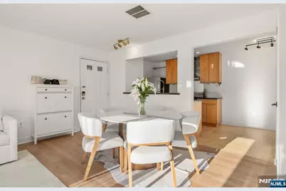 100 Crown Court 482 #482, Edgewater, NJ 07020 - Photo 5