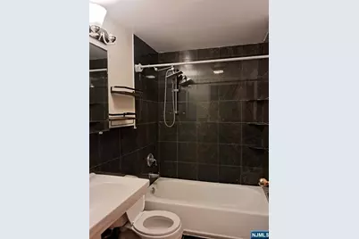 1005 Harvard Place, Fort Lee, NJ 07024 - Photo 9