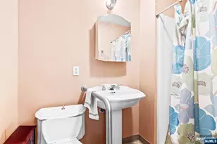 284 Village Pl, Wyckoff Township, NJ 07481 - Photo 9