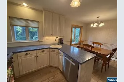 24 Summit Avenue, Waldwick, NJ 07463 - Photo 7