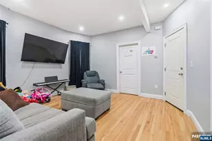 137A Dekalb Ave, Jersey City, NJ 07306 - Photo 17