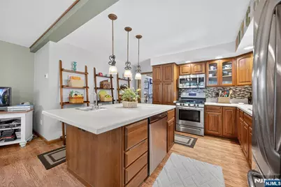 370 Goffle Road, Hawthorne, NJ 07506 - Photo 9