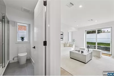 164 Oakwood Avenue, Cliffside Park, NJ 07010 - Photo 3