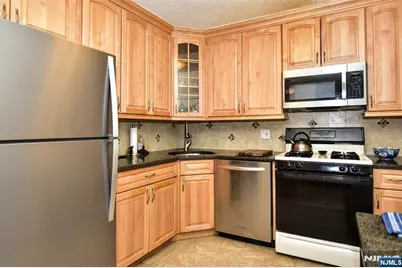 555 North 8N #8N, Fort Lee, NJ 07024 - Photo 13