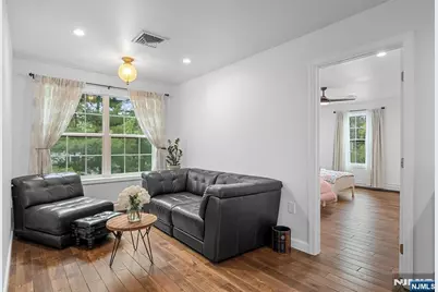 322 E Midland Avenue, Paramus, NJ 07652 - Photo 17