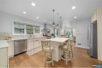 322 E Midland Avenue, Paramus, NJ 07652 - Photo 11