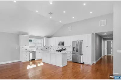 102 Charlton, Lodi, NJ 07644 - Photo 5