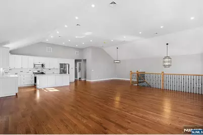 102 Charlton, Lodi, NJ 07644 - Photo 3