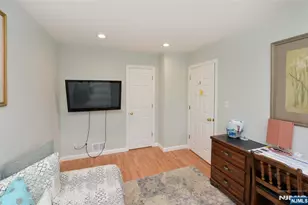 10-06 Essex Pl, Fair Lawn, NJ 07410 - Photo 9