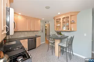 10-06 Essex Pl, Fair Lawn, NJ 07410 - Photo 13