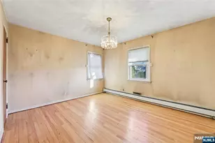 9-14 Essex Pl, Fair Lawn, NJ 07410 - Photo 7