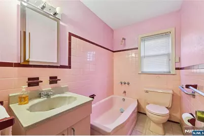 9-14 Essex Place, Fair Lawn, NJ 07410 - Photo 9