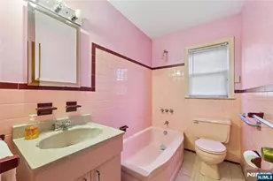 9-14 Essex Pl, Fair Lawn, NJ 07410 - Photo 9