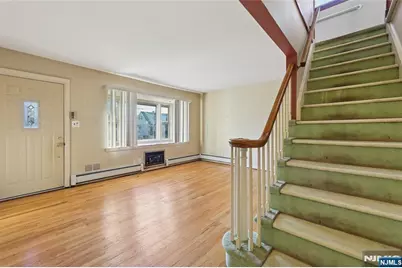 9-14 Essex Place, Fair Lawn, NJ 07410 - Photo 5