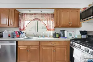 42 Lakeshore Dr, Prospect Park, NJ 07508 - Photo 11