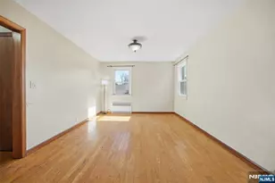 1026 Jassamine Way, Fort Lee, NJ 07024 - Photo 5