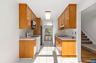 130 Panorama Dr, Edgewater, NJ 07020 - Photo 7