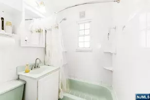 91 Birchwood Dr, Elmwood Park, NJ 07407 - Photo 15