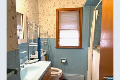 401 Stuyvesant Avenue, Lyndhurst Township, NJ 07071 - Photo 7