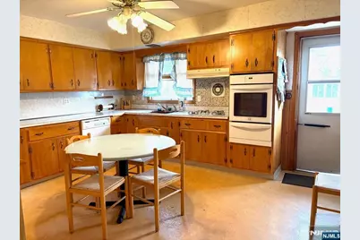 401 Stuyvesant Avenue, Lyndhurst Township, NJ 07071 - Photo 3