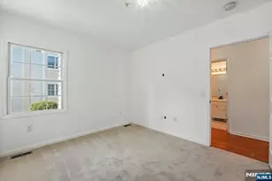 252 The Promenade 9-252, Edgewater, NJ 07020 - Photo 13