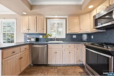 79 Truman Boulevard, Oakland, NJ 07436 - Photo 9