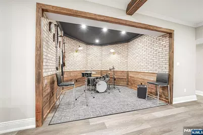 582 Cresthaven Road, Wyckoff Township, NJ 07481 - Photo 27