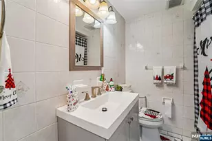 342 Lincoln Ave, Elmwood Park, NJ 07407 - Photo 17