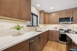 141 Pond Dr 14A, Washington Township, NJ 07676 - Photo 9