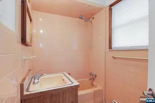 112 Rutherford Ave, Lyndhurst Township, NJ 07071 - Photo 23